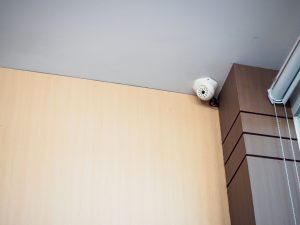 防犯カメラは一家に一台！玄関にはワイヤレスタイプがおすすめ